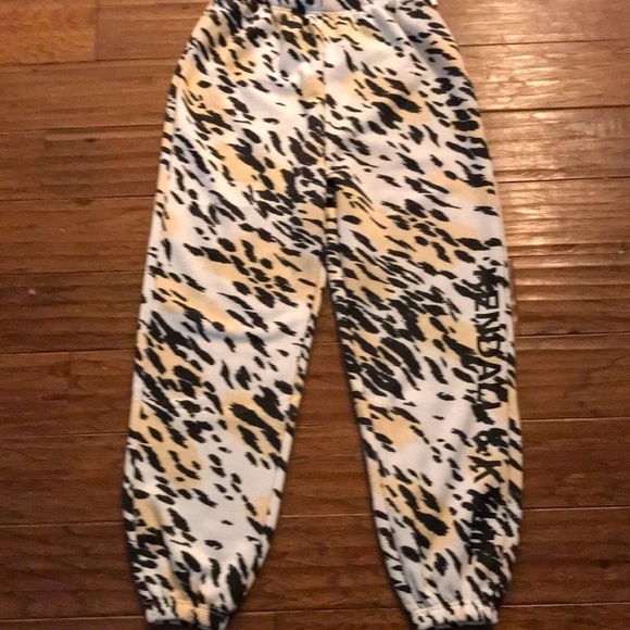 Kendall & Kylie Pants - Kendall & Kylie Cheetah Print Fleeces Joggers Size M